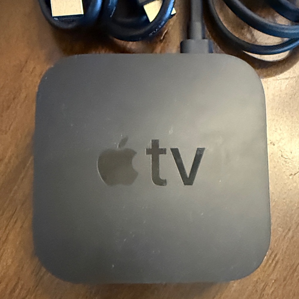 Apple TV 4K (64GB, Previous Model) - Picture 3 of 5
